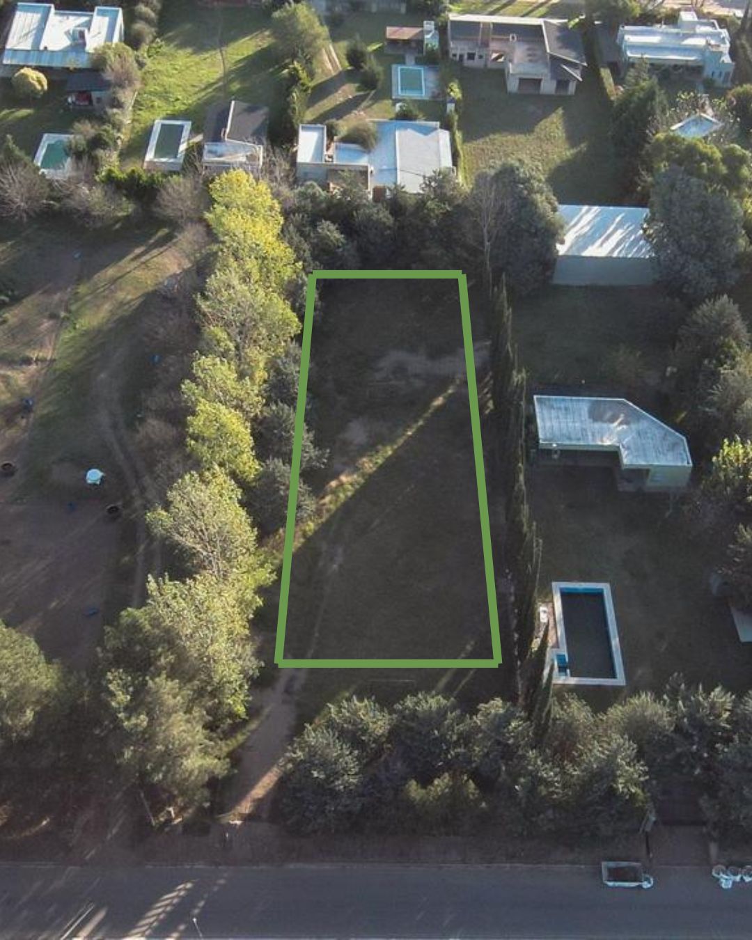 Terreno forestado y cercado